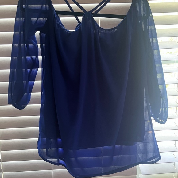 Elegant Blue Women's Top - Picture 1 of 4